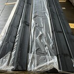 Ca. 105x Channelsiding Zwart Gecoat, 18x140mm, lengte 300cm